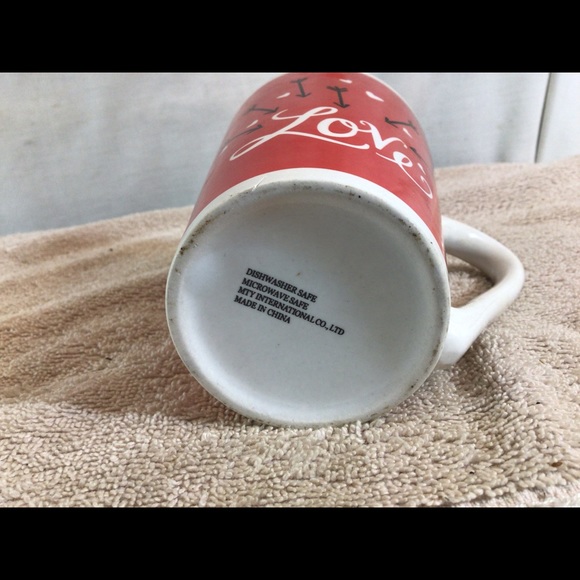Nice MTY International Ceramic Red and White LOVE Coffee Mug 5” Tall pre-owned - Picture 5 of 7